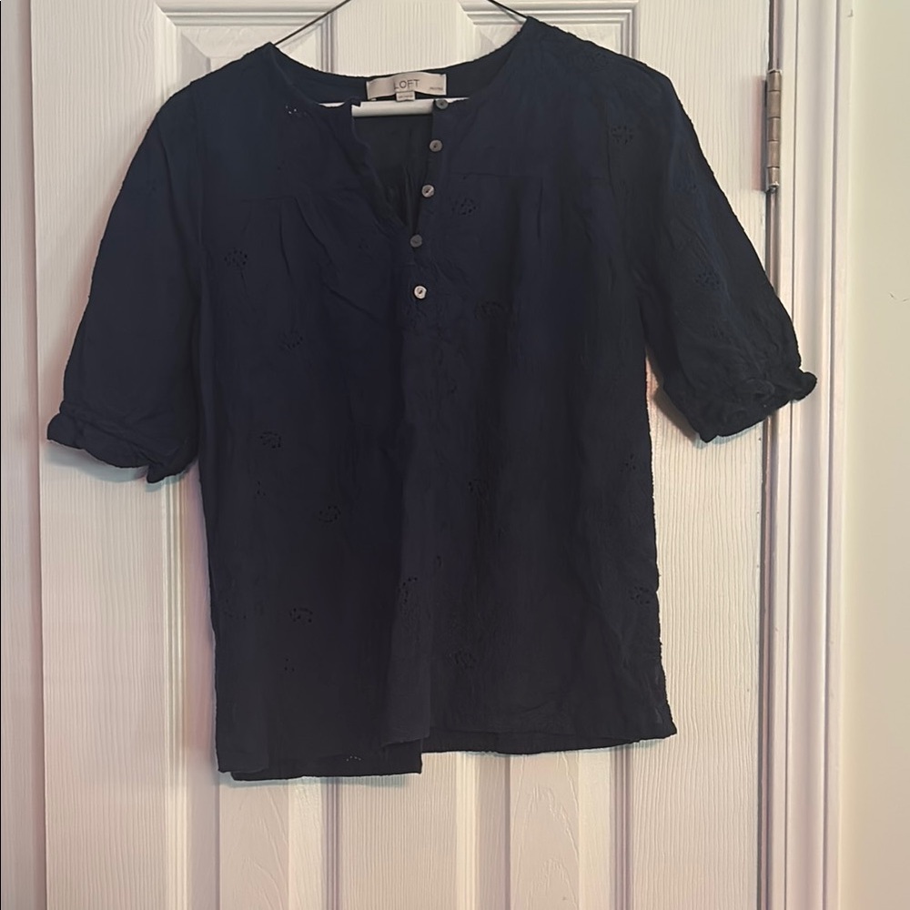 LOFT navy blue floral design short sleeve shirt; size Medium Petite